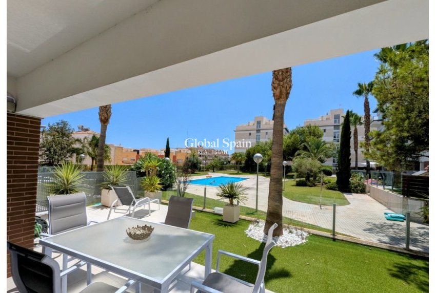 Revente - Appartement -
ORIHUELA COSTA - VILLAMARTÍN