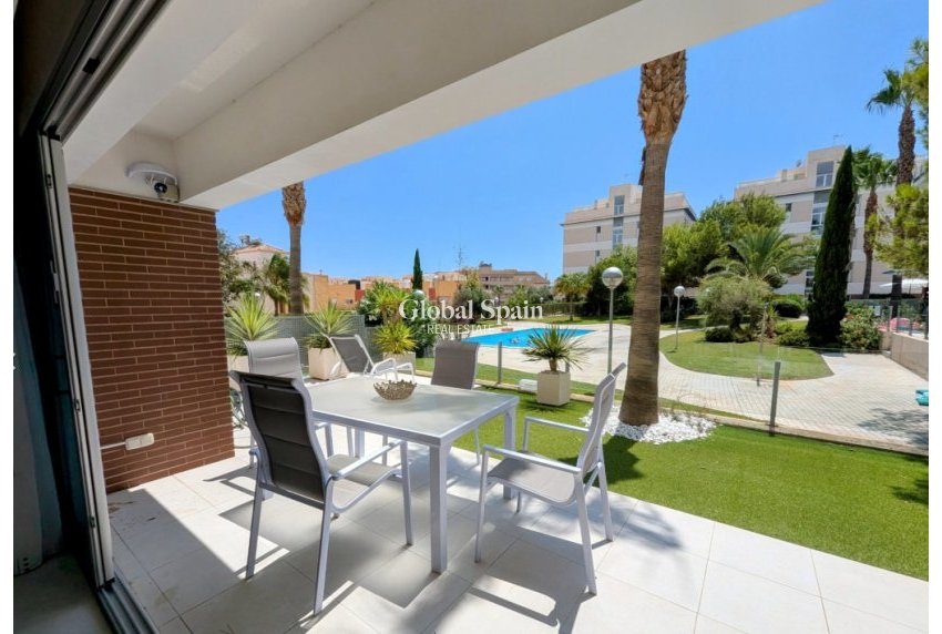 Revente - Appartement -
ORIHUELA COSTA - VILLAMARTÍN