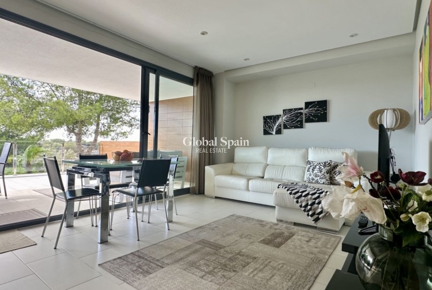 Revente - APPARTEMENT -
ORIHUELA COSTA - VILLAMARTÍN