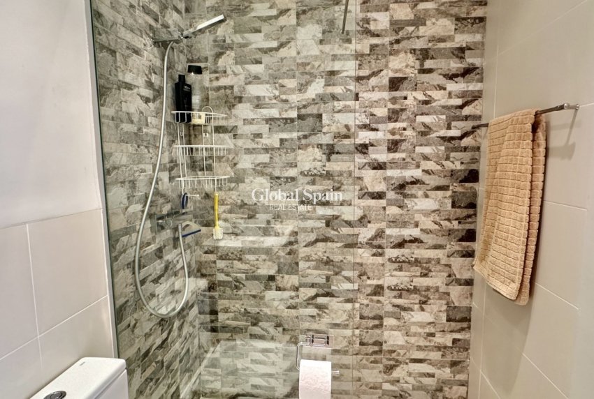 Revente - APPARTEMENT -
ORIHUELA COSTA - VILLAMARTÍN