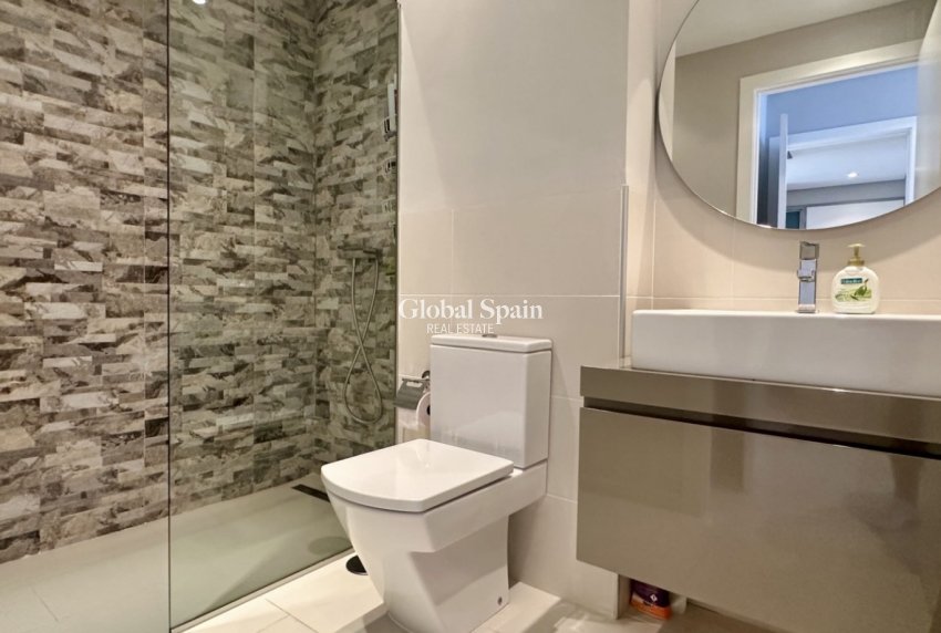 Revente - APPARTEMENT -
ORIHUELA COSTA - VILLAMARTÍN