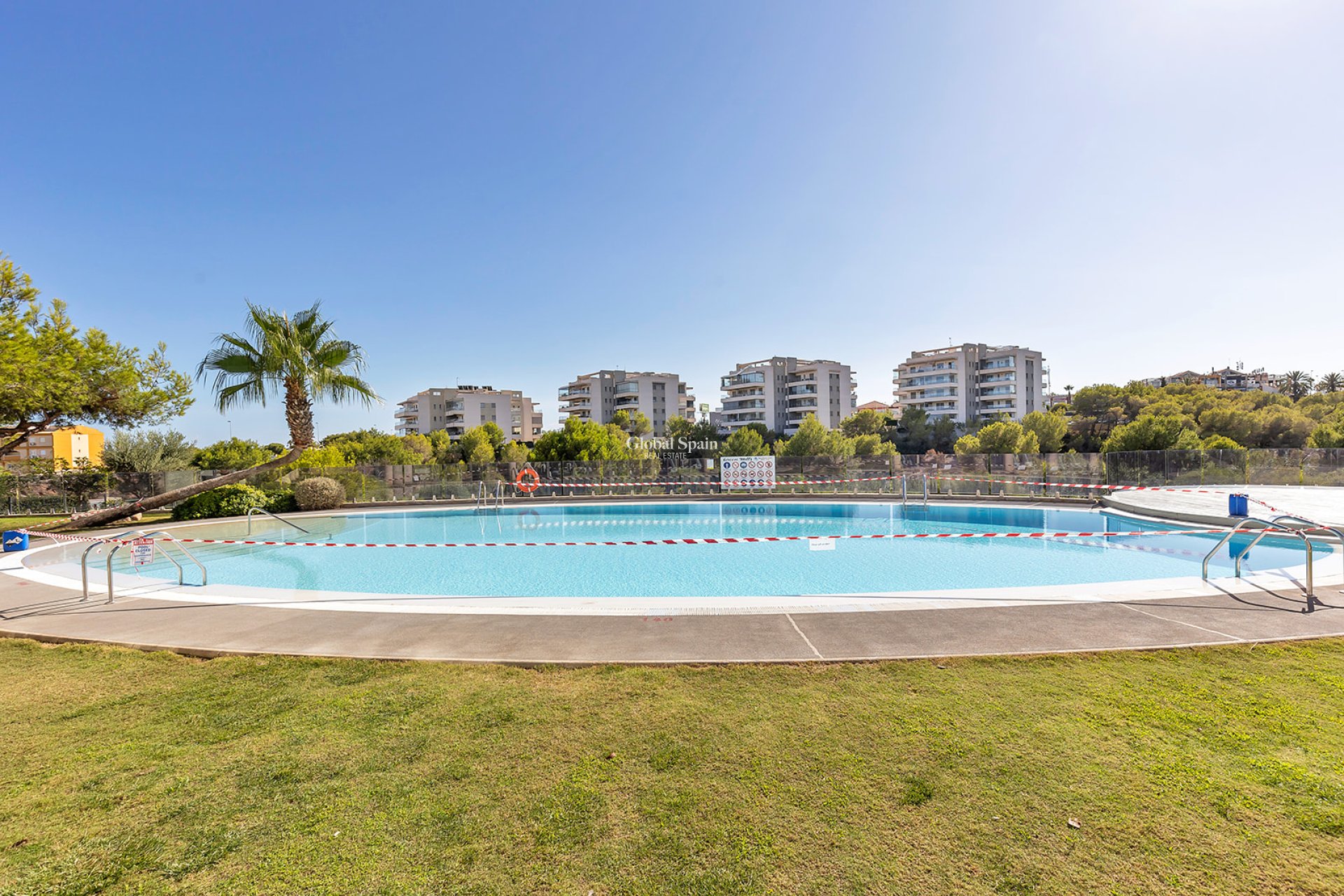 Revente - APPARTEMENT -
ORIHUELA COSTA - VILLAMARTÍN