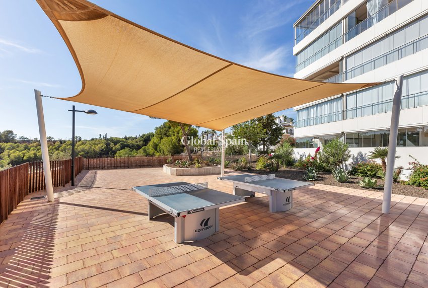 Revente - APPARTEMENT -
ORIHUELA COSTA - VILLAMARTÍN