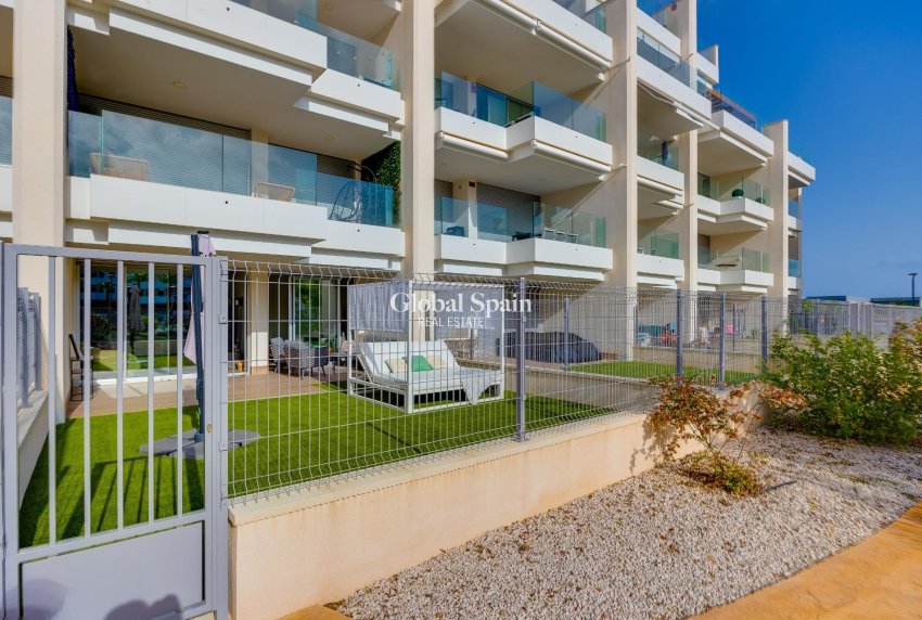 Revente - APPARTEMENT -
ORIHUELA COSTA - VILLAMARTÍN