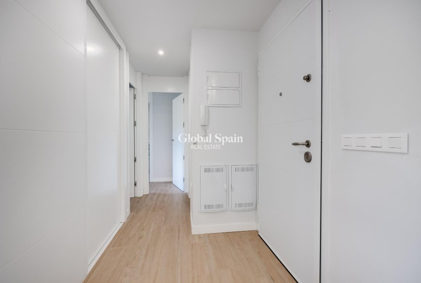 Revente - APPARTEMENT -
ORIHUELA COSTA - VILLAMARTÍN