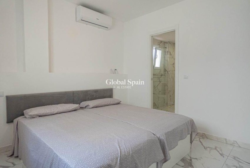 Revente - APPARTEMENT -
ORIHUELA COSTA - VILLAMARTÍN