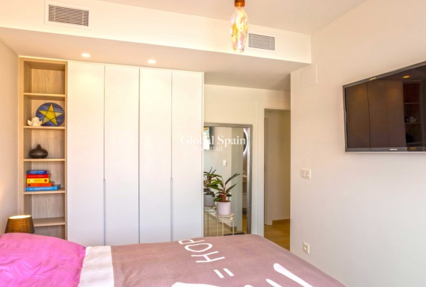 Revente - APPARTEMENT -
ORIHUELA COSTA - VILLAMARTÍN