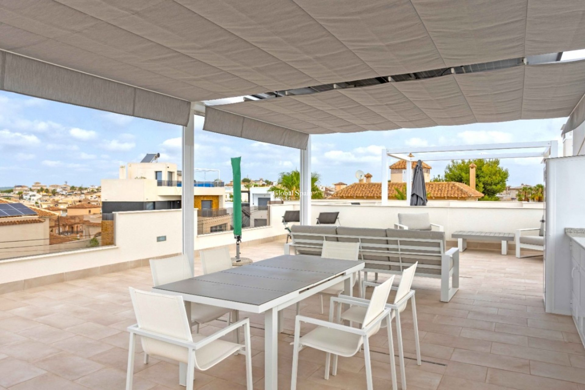 Revente - APPARTEMENT -
ORIHUELA COSTA - VILLAMARTÍN