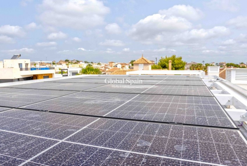 Revente - APPARTEMENT -
ORIHUELA COSTA - VILLAMARTÍN