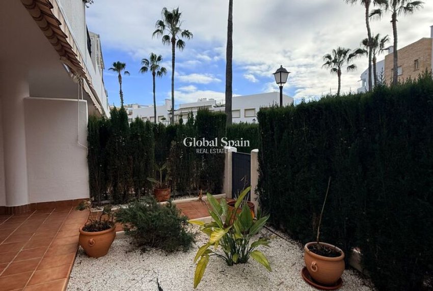 Revente - APPARTEMENT -
ORIHUELA COSTA - VILLAMARTÍN