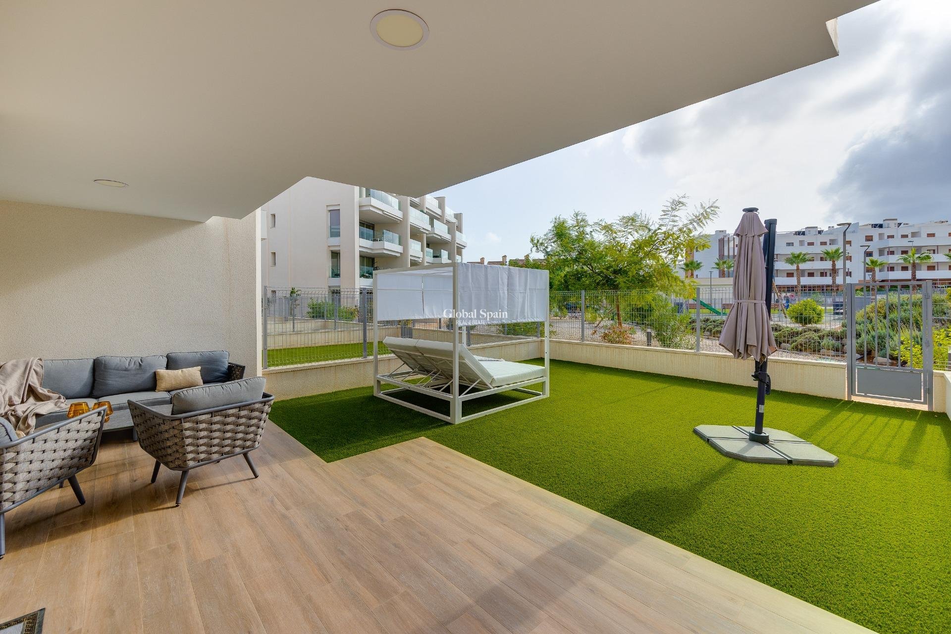 Revente - APPARTEMENT -
ORIHUELA COSTA - VILLAMARTÍN
