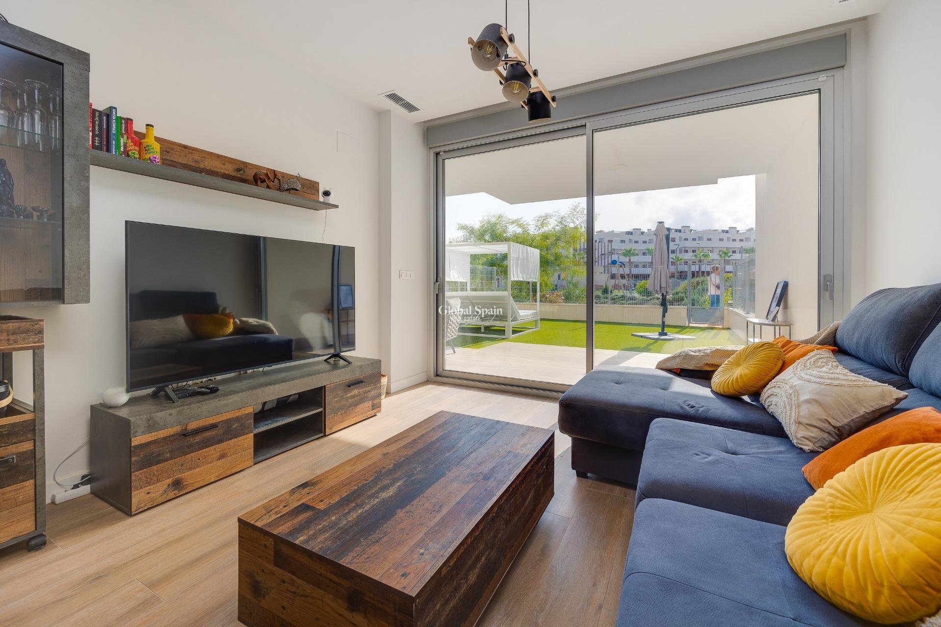 Revente - APPARTEMENT -
ORIHUELA COSTA - VILLAMARTÍN