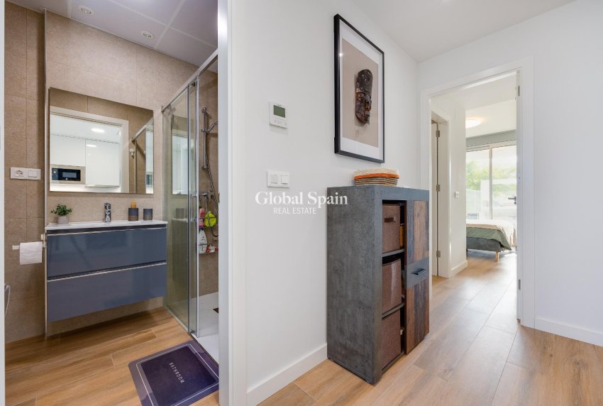 Revente - APPARTEMENT -
ORIHUELA COSTA - VILLAMARTÍN