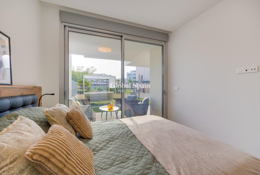 Revente - APPARTEMENT -
ORIHUELA COSTA - VILLAMARTÍN