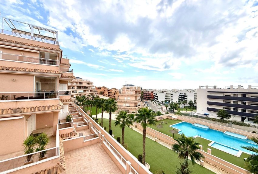 Revente - APPARTEMENT -
ORIHUELA COSTA - VILLAMARTÍN