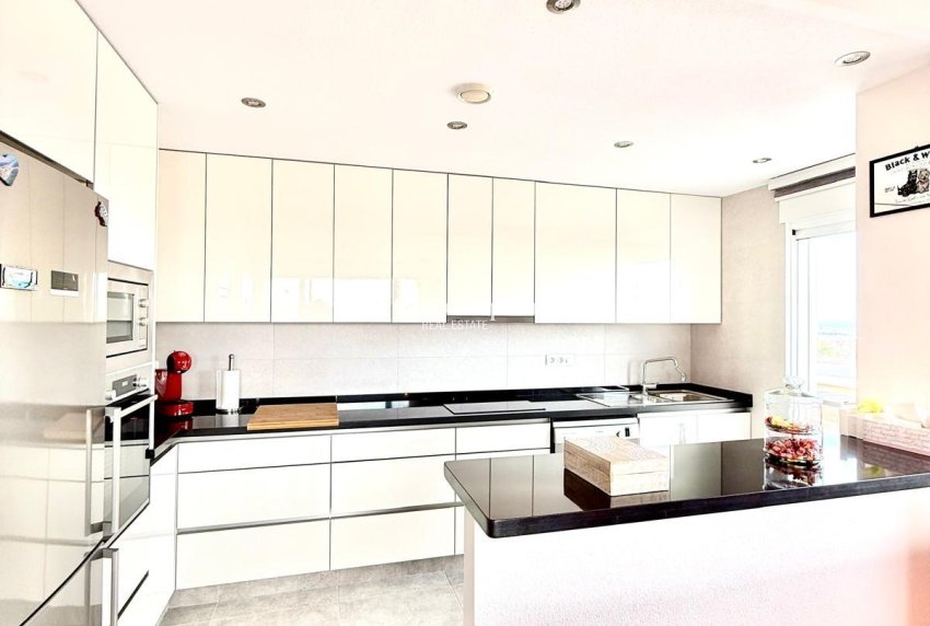 Revente - APPARTEMENT -
ORIHUELA COSTA - VILLAMARTÍN