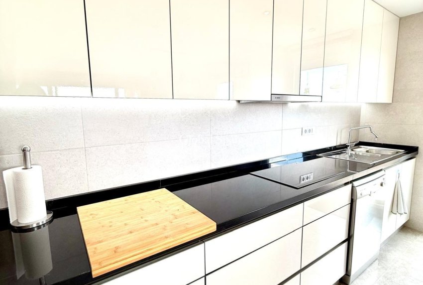 Revente - APPARTEMENT -
ORIHUELA COSTA - VILLAMARTÍN