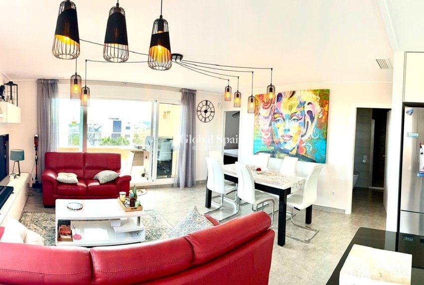 Revente - APPARTEMENT -
ORIHUELA COSTA - VILLAMARTÍN