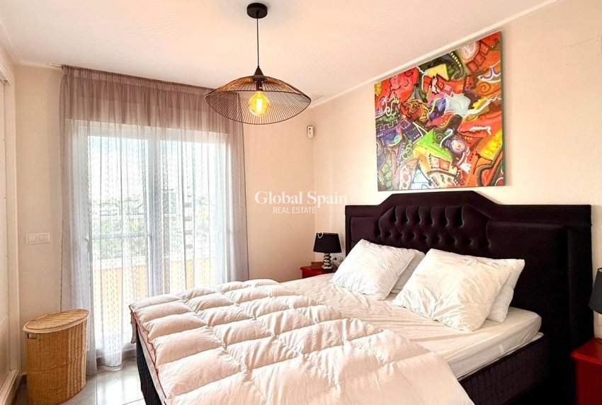 Revente - APPARTEMENT -
ORIHUELA COSTA - VILLAMARTÍN