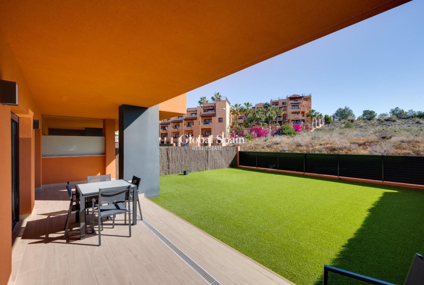 Revente - APPARTEMENT -
ORIHUELA COSTA - VILLAMARTÍN