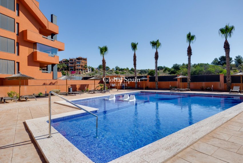 Revente - APPARTEMENT -
ORIHUELA COSTA - VILLAMARTÍN