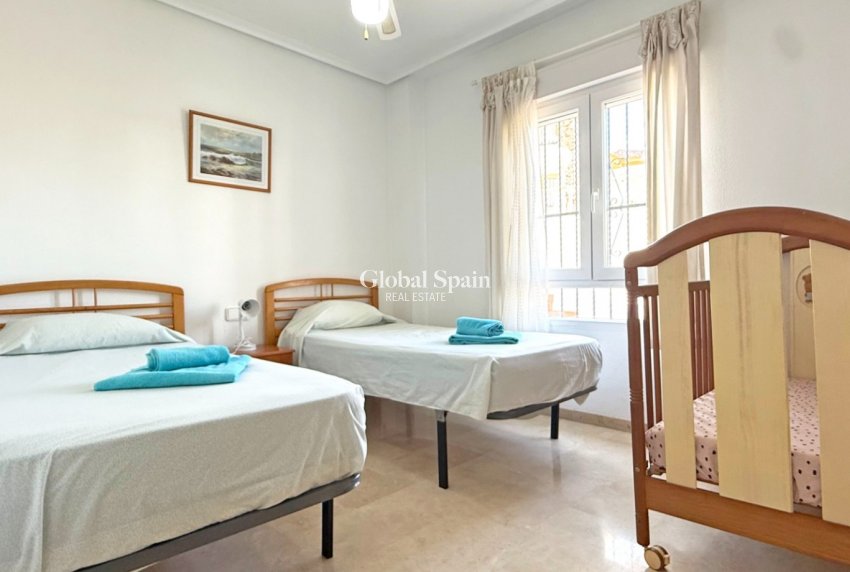 Revente - APPARTEMENT -
ORIHUELA COSTA - VILLAMARTÍN