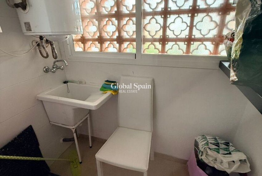 Revente - APPARTEMENT -
ORIHUELA COSTA - VILLAMARTÍN