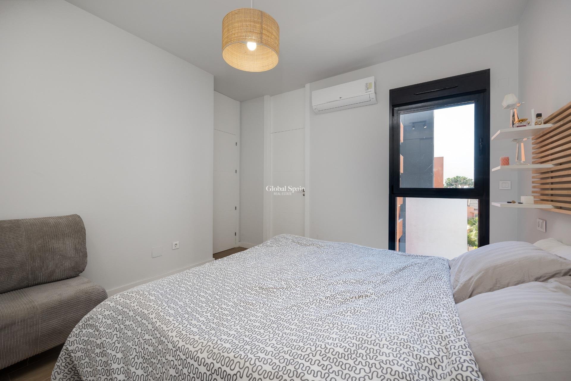 Revente - APPARTEMENT -
ORIHUELA COSTA - VILLAMARTÍN