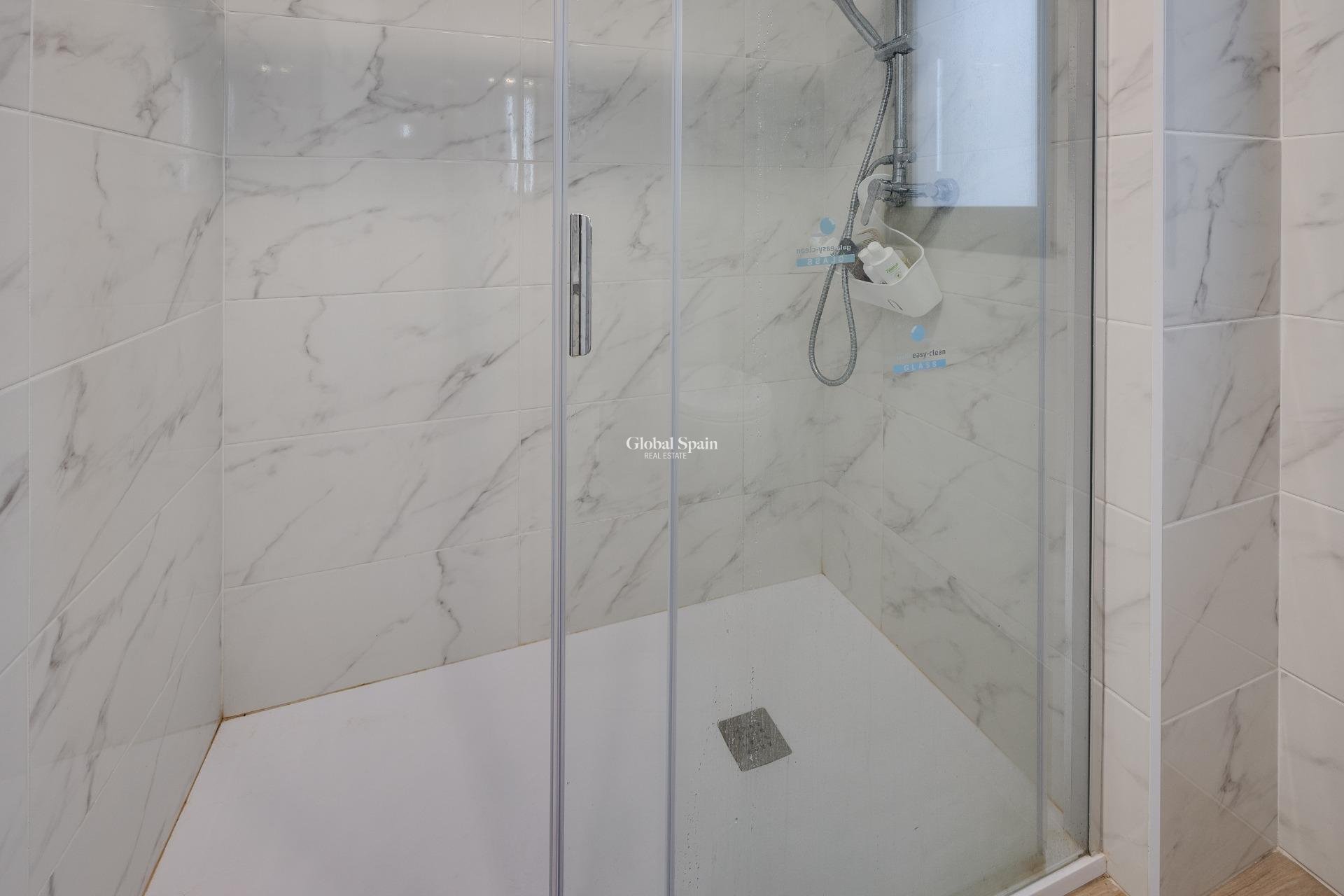 Revente - APPARTEMENT -
ORIHUELA COSTA - VILLAMARTÍN