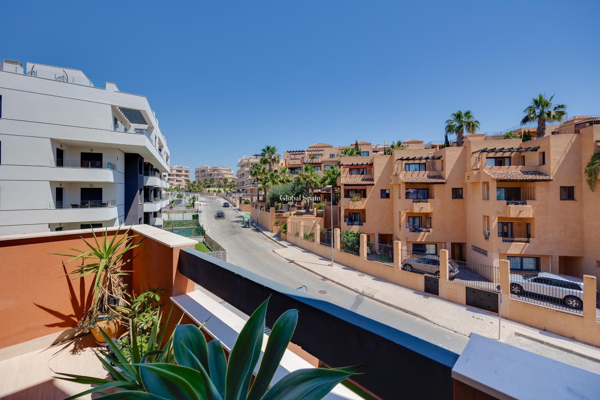 Revente - APPARTEMENT -
ORIHUELA COSTA - VILLAMARTÍN