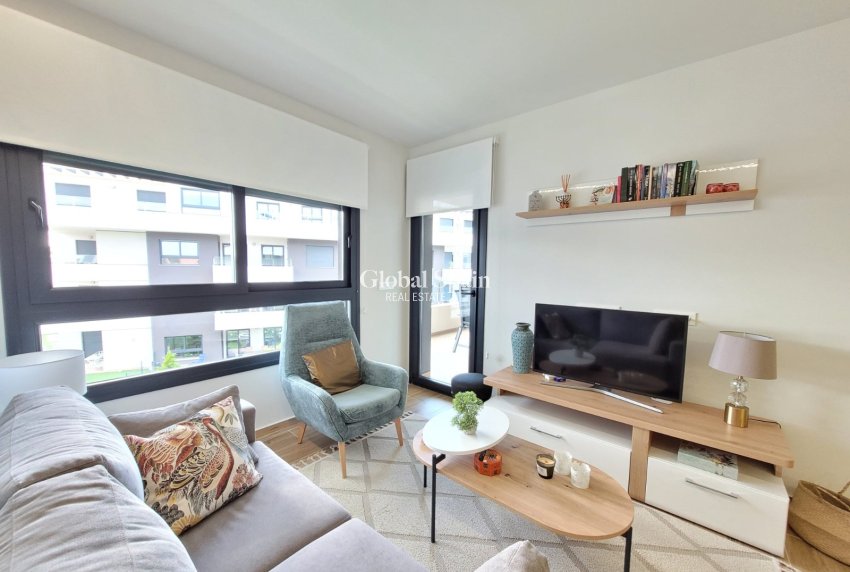 Revente - APPARTEMENT -
ORIHUELA COSTA - VILLAMARTÍN