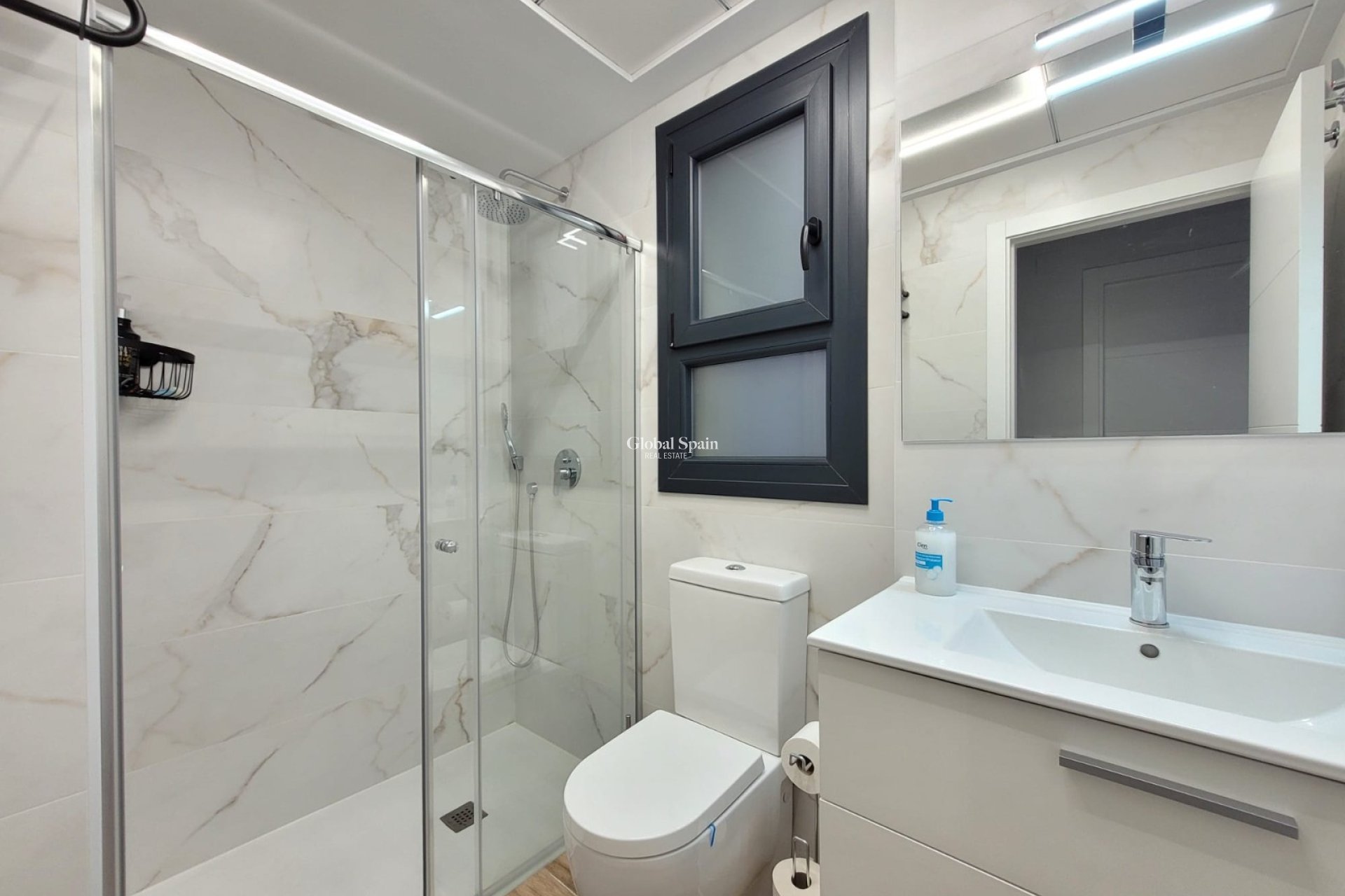 Revente - APPARTEMENT -
ORIHUELA COSTA - VILLAMARTÍN