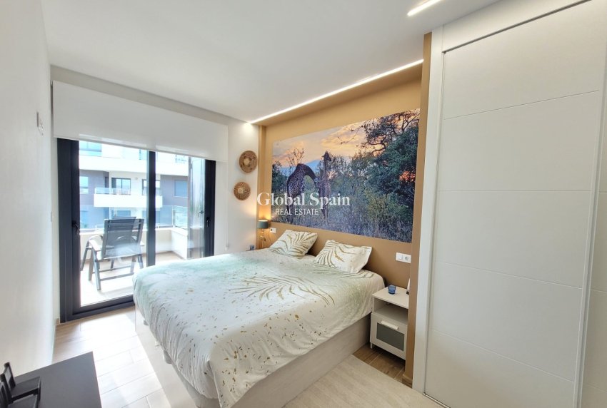 Revente - APPARTEMENT -
ORIHUELA COSTA - VILLAMARTÍN