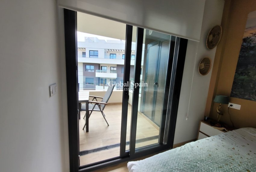 Revente - APPARTEMENT -
ORIHUELA COSTA - VILLAMARTÍN