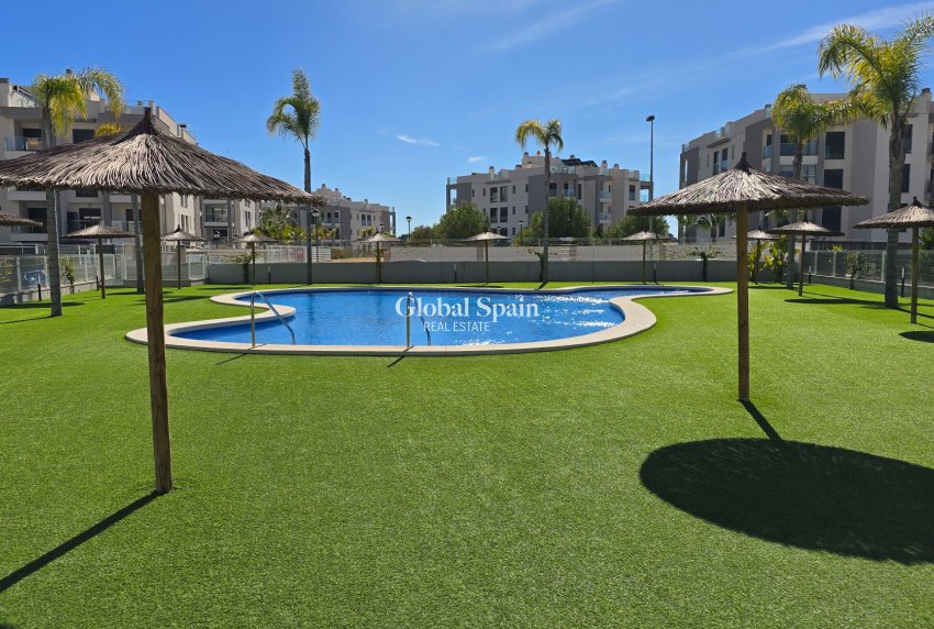 Revente - APPARTEMENT -
ORIHUELA COSTA - VILLAMARTÍN