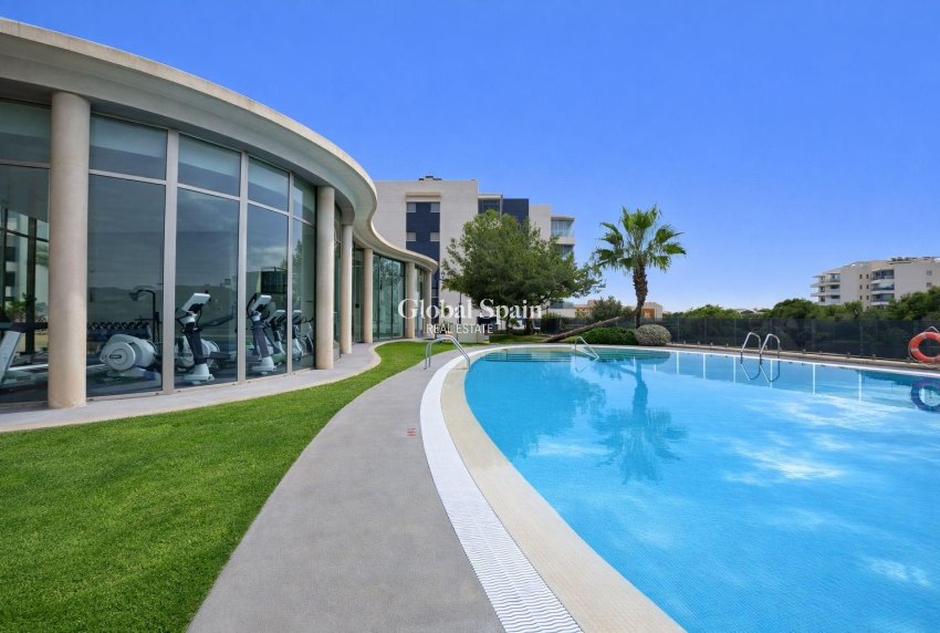 Revente - APPARTEMENT -
ORIHUELA COSTA - VILLAMARTÍN