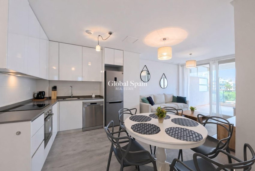 Revente - APPARTEMENT -
ORIHUELA COSTA - VILLAMARTÍN