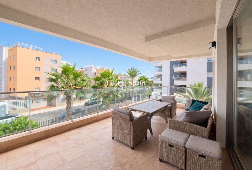 Revente - APPARTEMENT -
ORIHUELA COSTA - VILLAMARTÍN