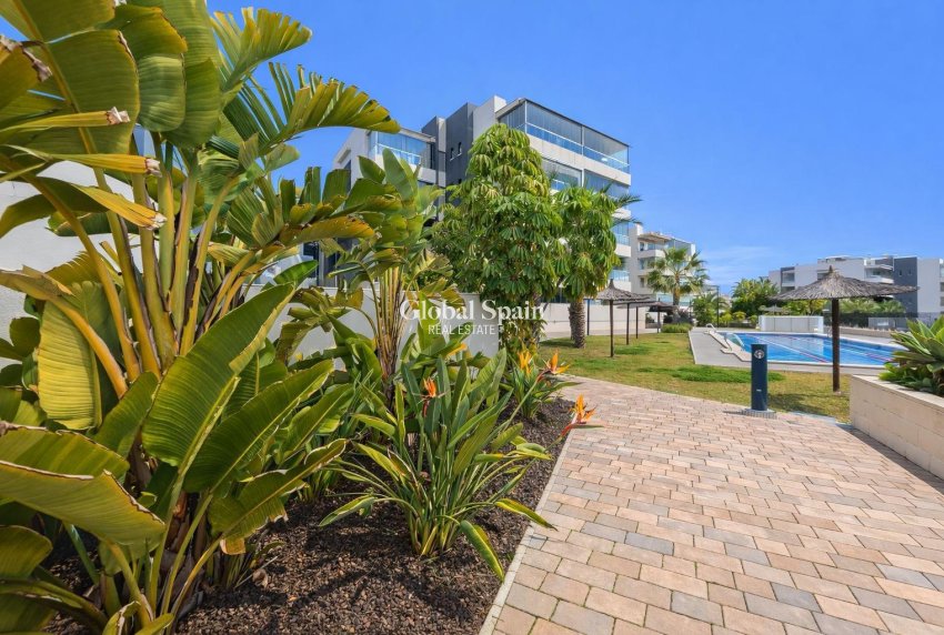 Revente - APPARTEMENT -
ORIHUELA COSTA - VILLAMARTÍN