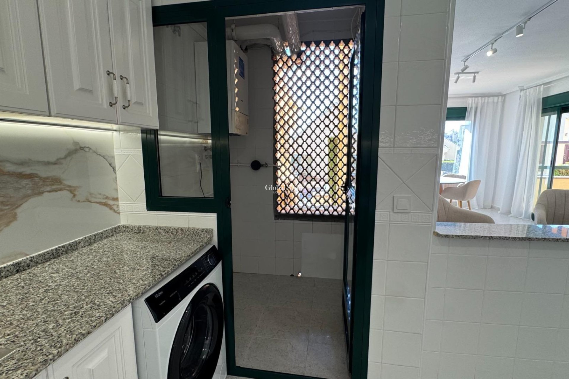 Revente - APPARTEMENT -
ORIHUELA COSTA - VILLAMARTÍN