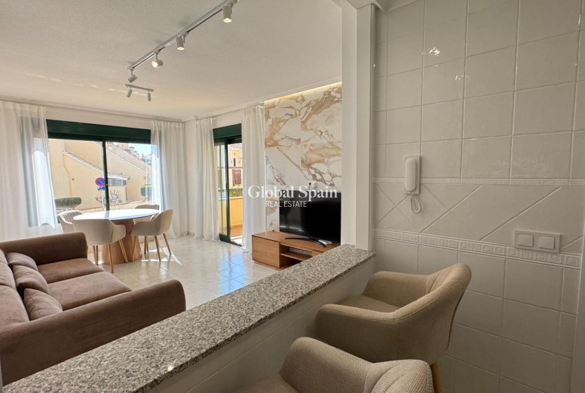 Revente - APPARTEMENT -
ORIHUELA COSTA - VILLAMARTÍN