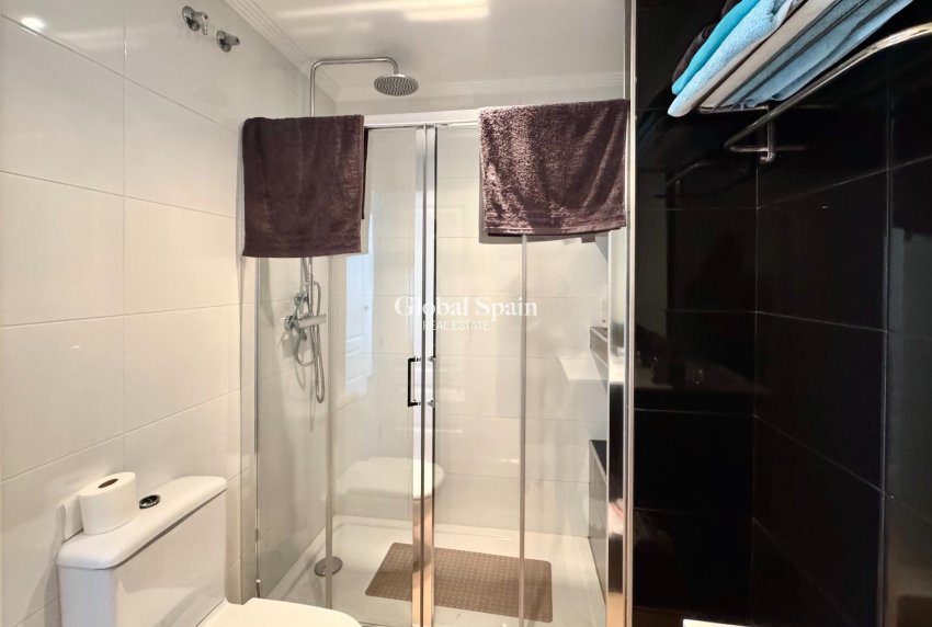 Revente - APPARTEMENT -
ORIHUELA COSTA - VILLAMARTÍN