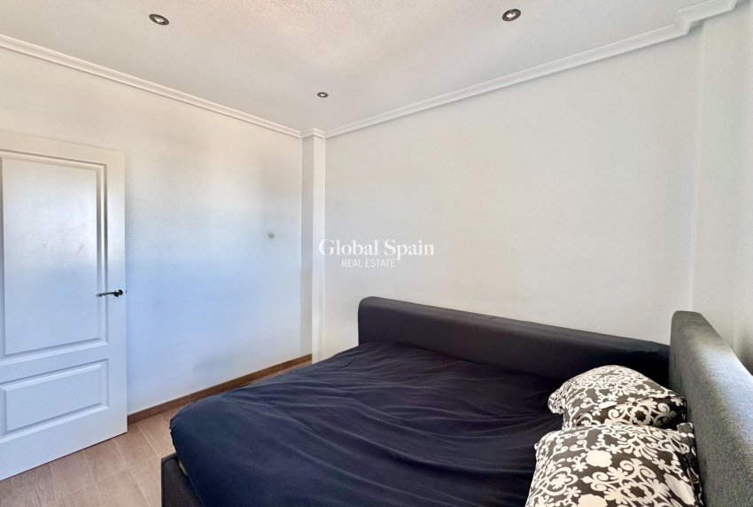 Revente - APPARTEMENT -
ORIHUELA COSTA - VILLAMARTÍN