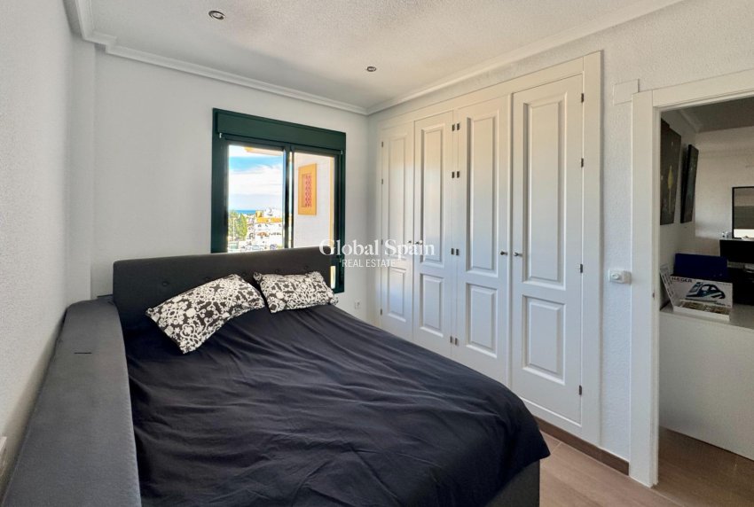 Revente - APPARTEMENT -
ORIHUELA COSTA - VILLAMARTÍN