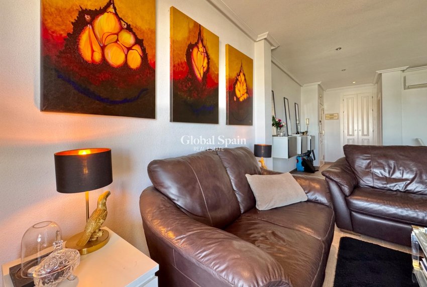 Revente - APPARTEMENT -
ORIHUELA COSTA - VILLAMARTÍN