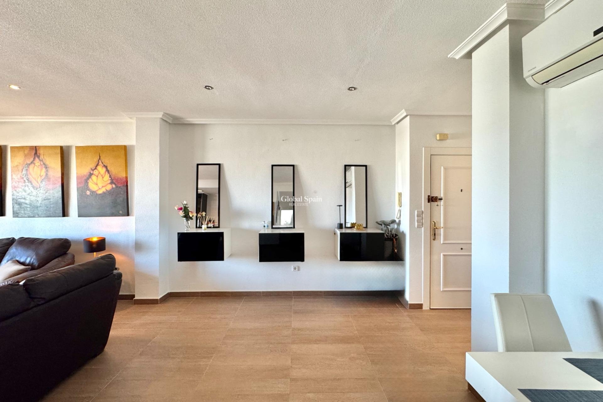 Revente - APPARTEMENT -
ORIHUELA COSTA - VILLAMARTÍN