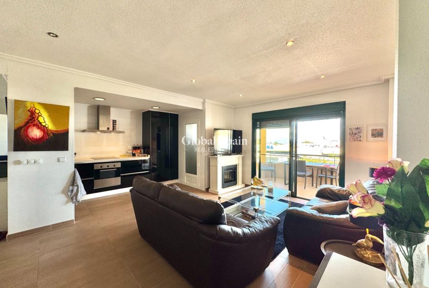 Revente - APPARTEMENT -
ORIHUELA COSTA - VILLAMARTÍN