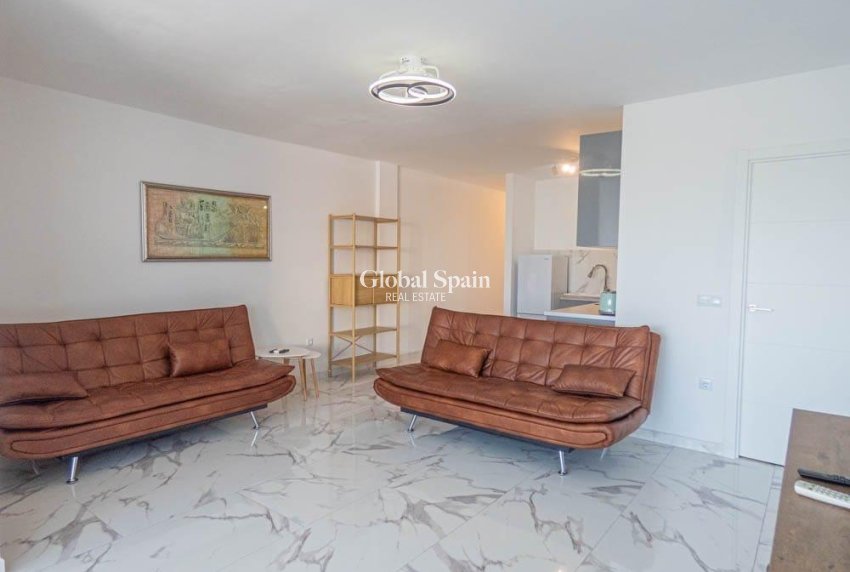 Revente - APPARTEMENT -
ORIHUELA COSTA - VILLAMARTÍN