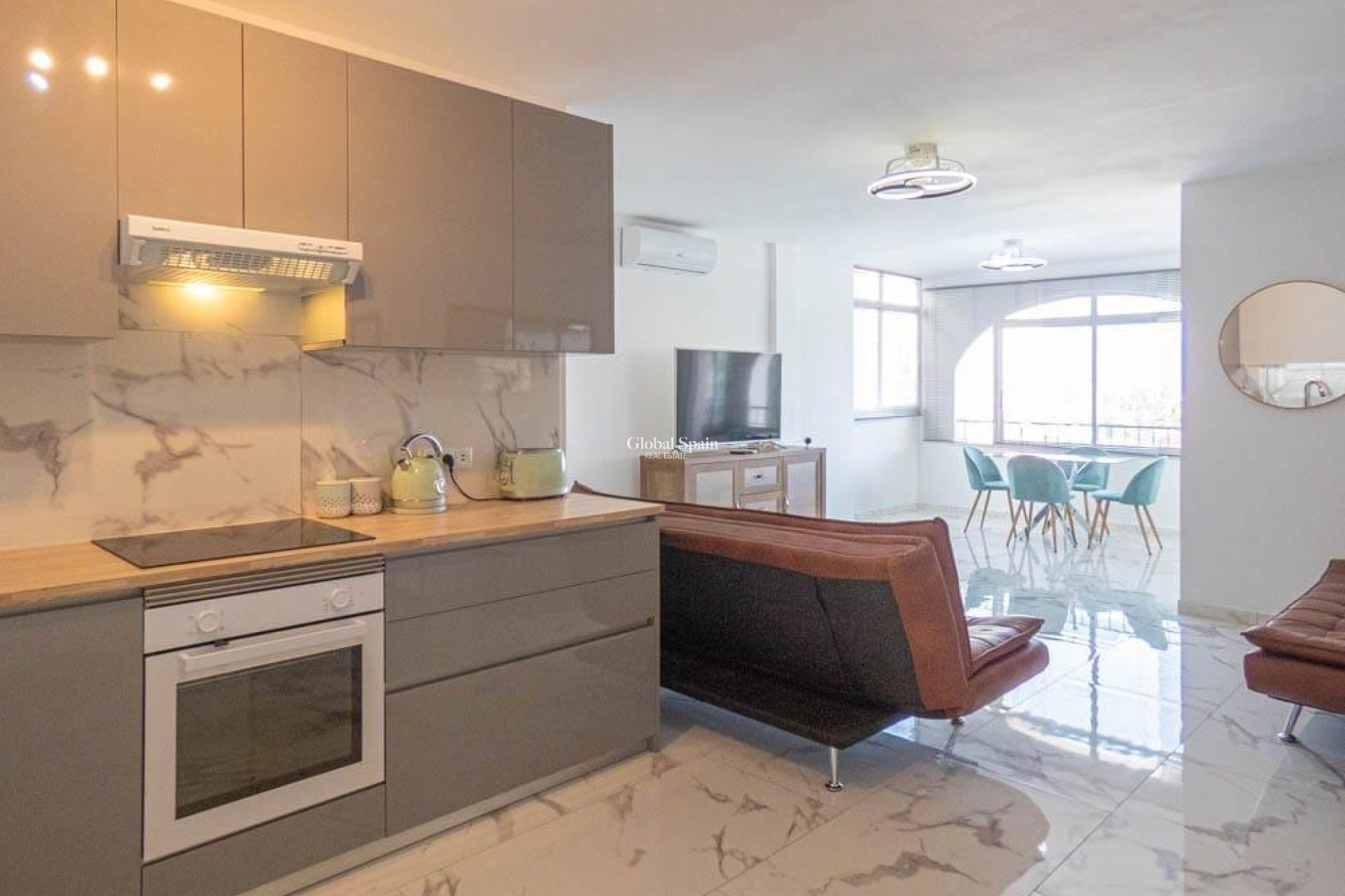 Revente - APPARTEMENT -
ORIHUELA COSTA - VILLAMARTÍN