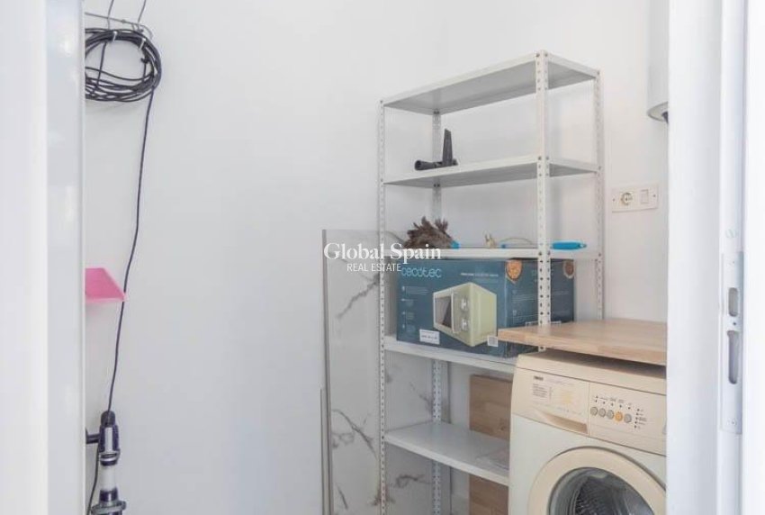 Revente - APPARTEMENT -
ORIHUELA COSTA - VILLAMARTÍN